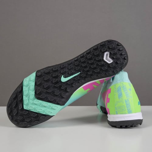 جزمة كرة قدم Nike