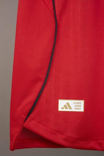 قميص مانشستر يونايتد الاساسي 2025/2026