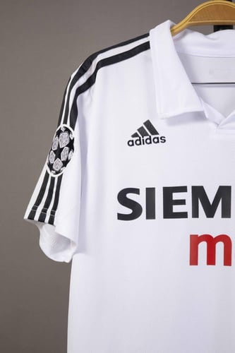 طقم ريال مدريد كلاسيكي 2002