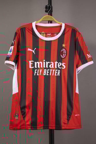 طقم ميلان الاساسي 2024/2025