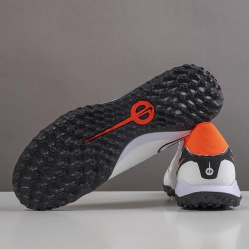 جزمة كرة قدم Nike