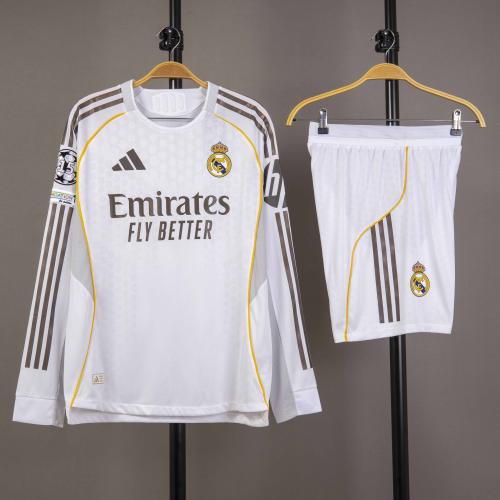 طقم ريال مدريد الاساسي كم طويل 2025/2026 بشعار