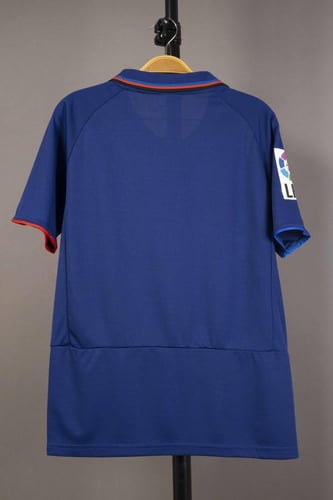 طقم برشلونة الاحتياطي 2003/2004