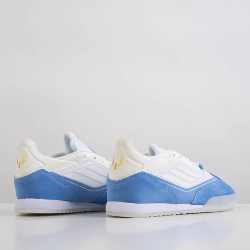 جزمة كرة قدم Adidas