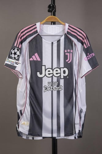 طقم اليوفي الاساسي 2025/2026