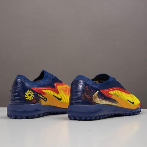 جزمة كرة قدم Nike