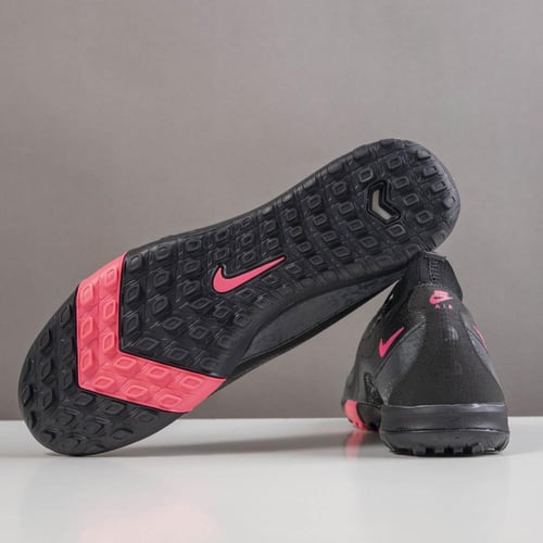 جزمة كرة قدم Nike