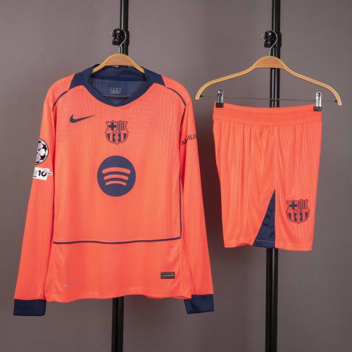 طقم برشلونة الاحتياطي كم طويل 2026/2025