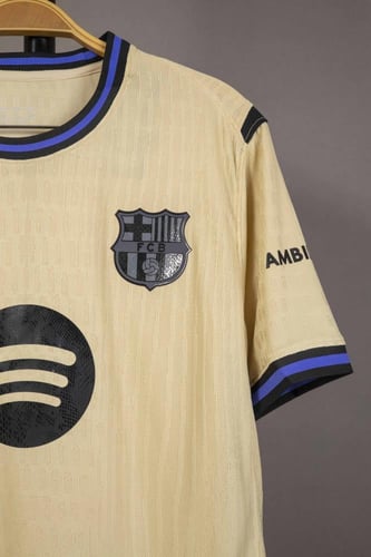 طقم برشلونة الاحتياطي 2026/2025