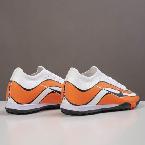 جزمة كرة قدم Nike