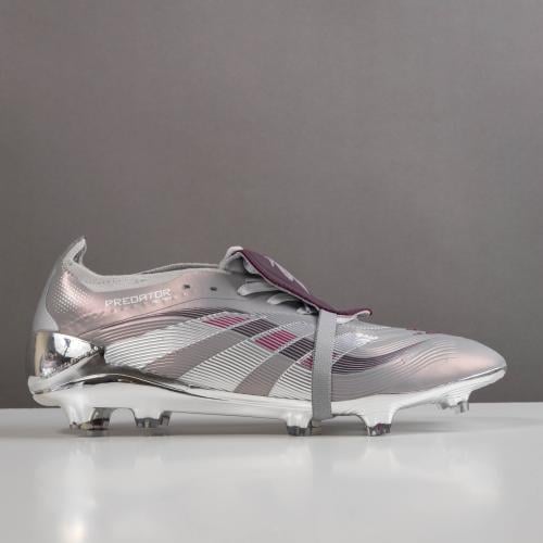 جزمة كرة قدم Adidas