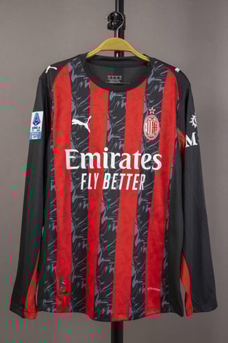 طقم ميلان الاساسي 2025/2026