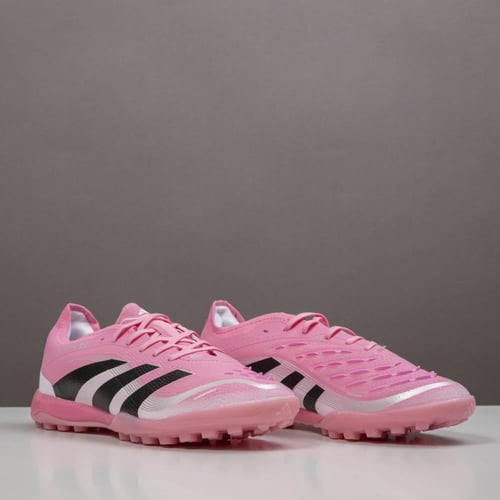 جزمة كرة قدم Adidas