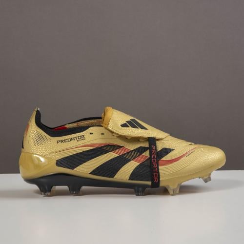 جزمة كرة قدم Adidas