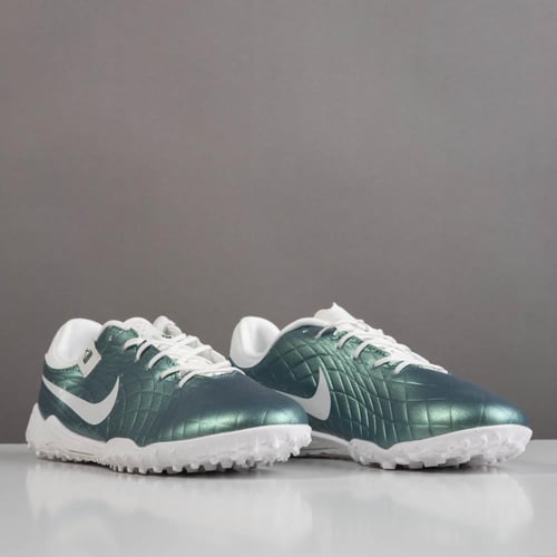 جزمة كرة قدم Nike