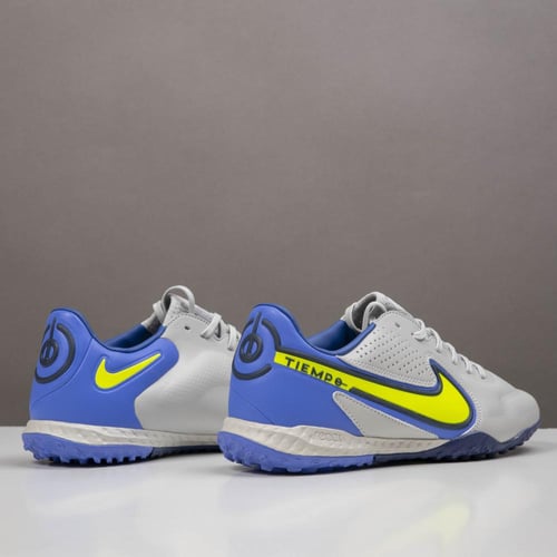 جزمة كرة قدم Nike