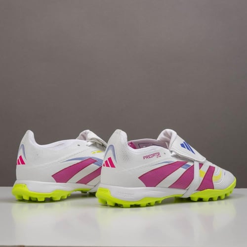 جزمة كرة قدم Adidas