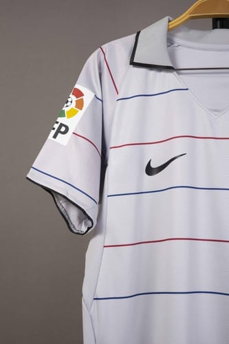 طقم برشلونة الاحتياطي 2003/2004