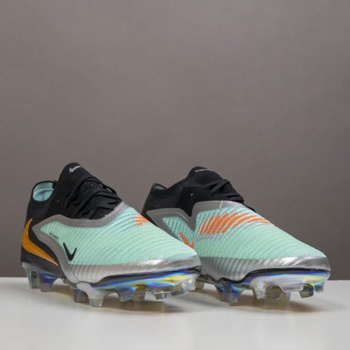 جزمة كرة قدم Nike