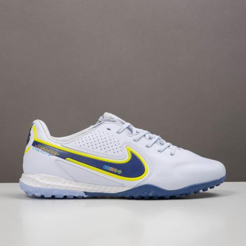 جزمة كرة قدم Nike