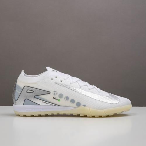 جزمة كرة قدم Nike