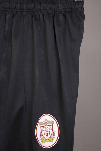 طقم ليفربول الكلاسيكي