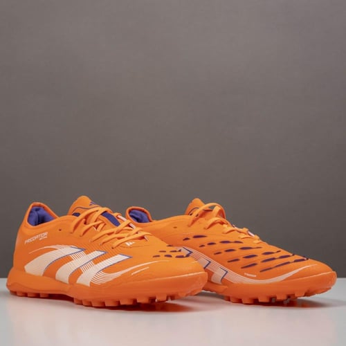 جزمة كرة قدم Adidas