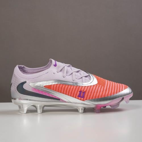 جزمة كرة قدم Nike