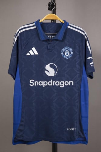 طقم مانشستر يونايتد الاحتياطي 2024/2025