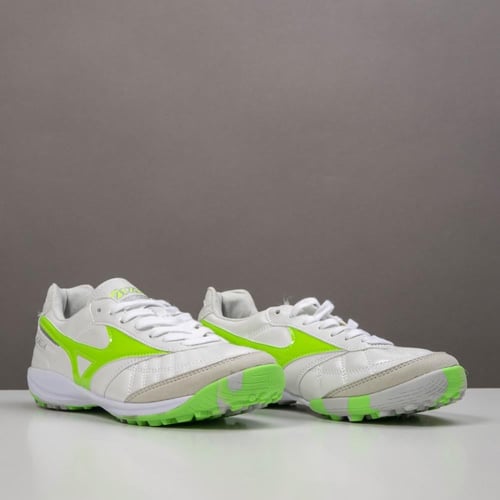 جزمة كرة قدم Mizuno
