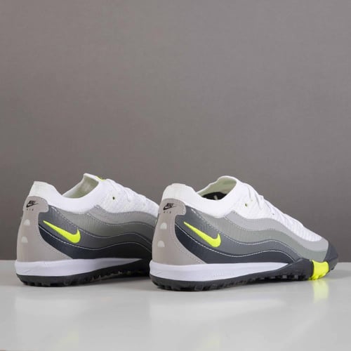 جزمة كرة قدم Nike