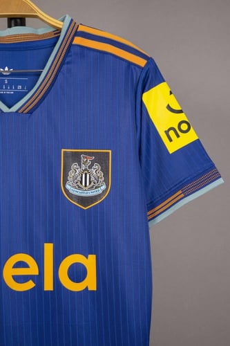 قميص نيوكاسل الاحتياطي 2025/2026