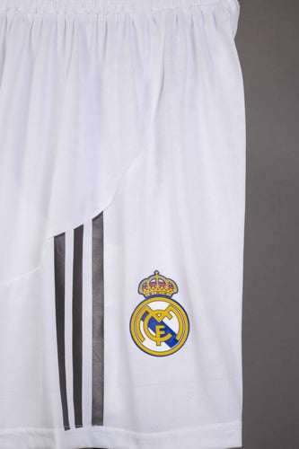 طقم ريال مدريد الاساسي 2025/2026