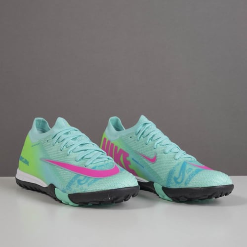 جزمة كرة قدم Nike