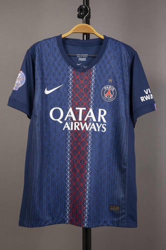 طقم باريس الاساسي 2025/2026