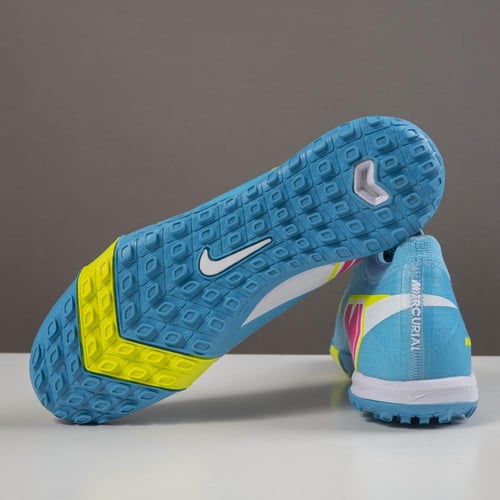 جزمة كرة قدم Nike