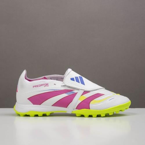 جزمة كرة قدم Adidas