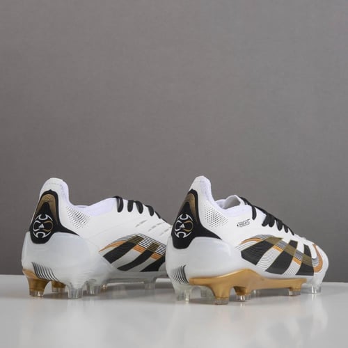 جزمة كرة قدم adidas