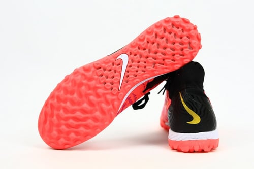 جزمة كرة قدم Nike