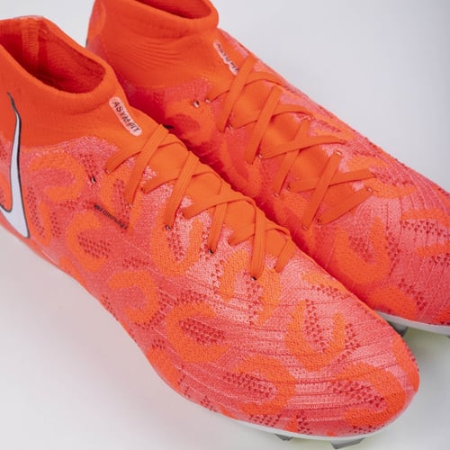 جزمة كرة قدم Nike