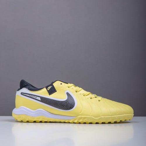 جزمة كرة قدم Nike