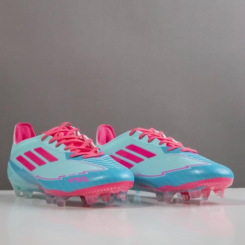 جزمة كرة قدم adidas