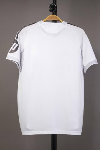 طقم ريال مدريد الاساسي 2025/2026