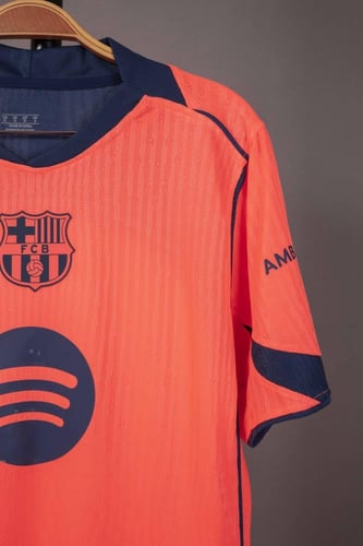 قميص برشلونة الاحتياطي 2026/2025