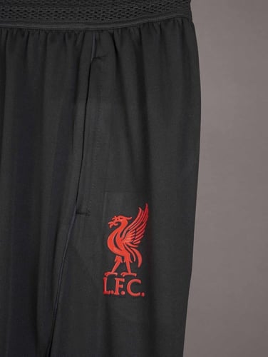 طقم تمارين ليفربول 2025/2026