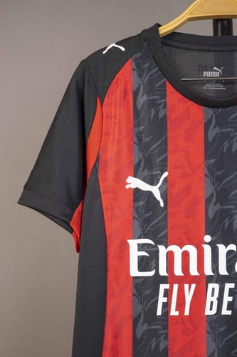 قميص ميلان الاساسي 2025/2026