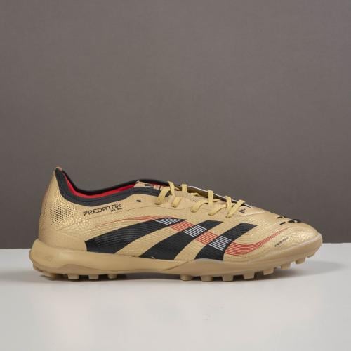 جزمة كرة قدم Adidas