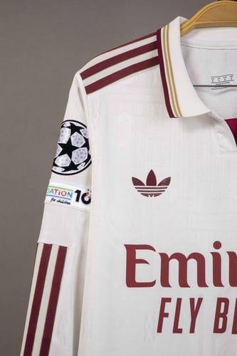 طقم ارسنال الاحتياطي كم طويل 2026/2025