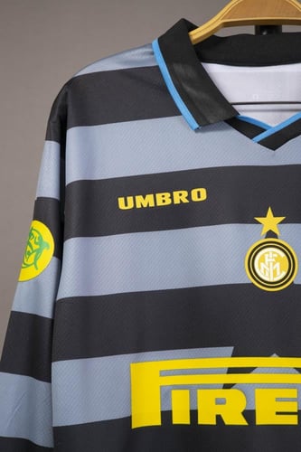 طقم انتر ميلان الكلاسيكي 1998