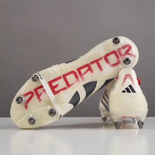 جزمة كرة قدم Adidas